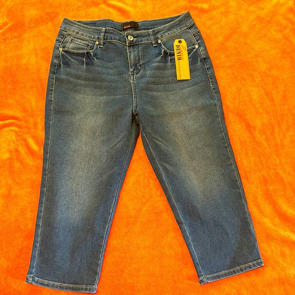Size 12 stretch Enjoy Denim Capris